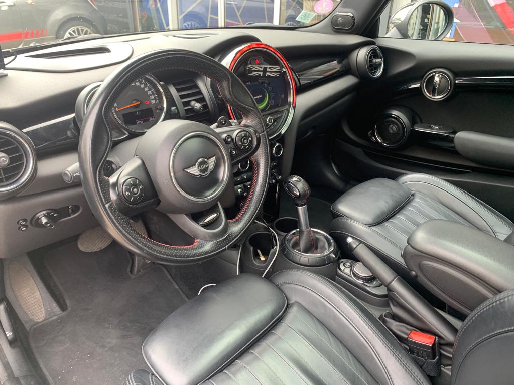 Photo de MINI HATCH 3 PORTES F56