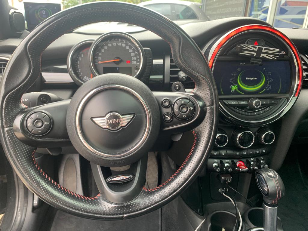 Photo de MINI HATCH 3 PORTES F56