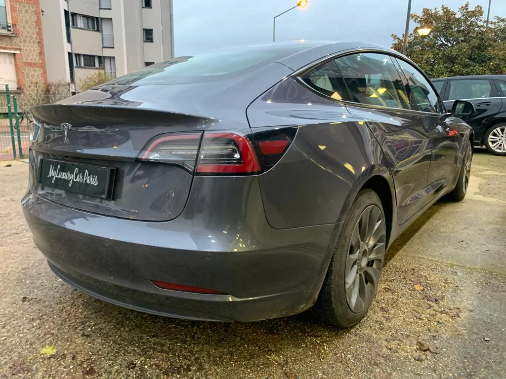 Photo de TESLA MODEL 3