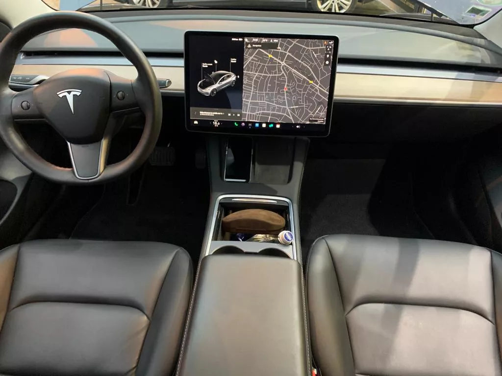 Photo de TESLA MODEL 3