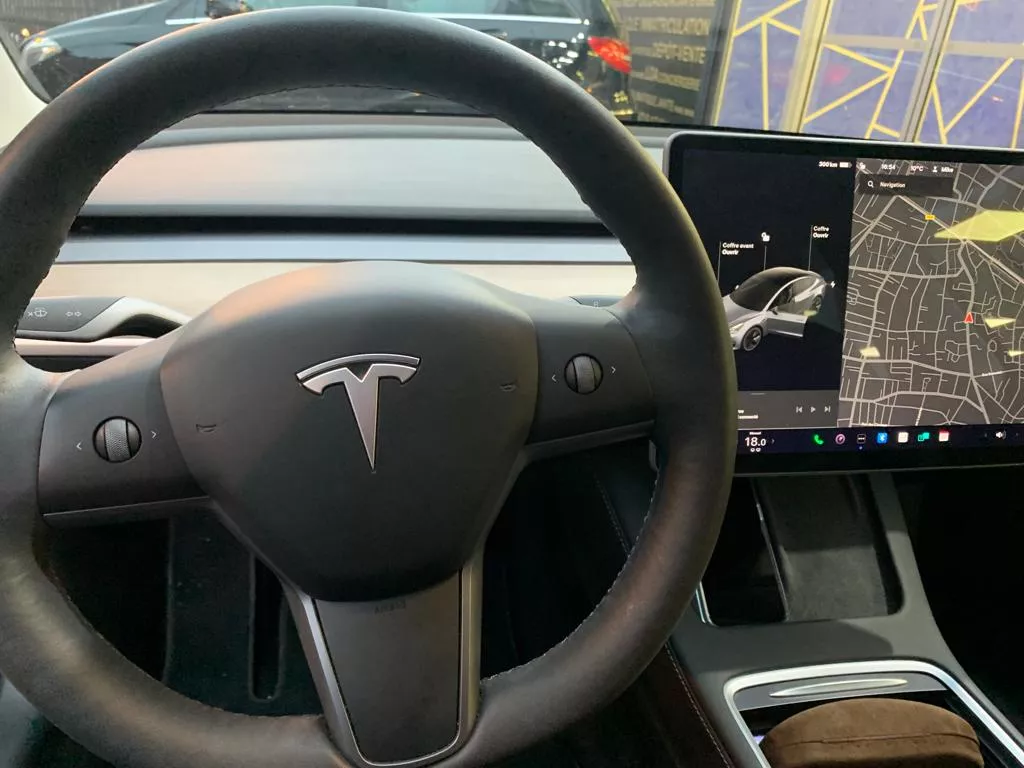 Photo de TESLA MODEL 3