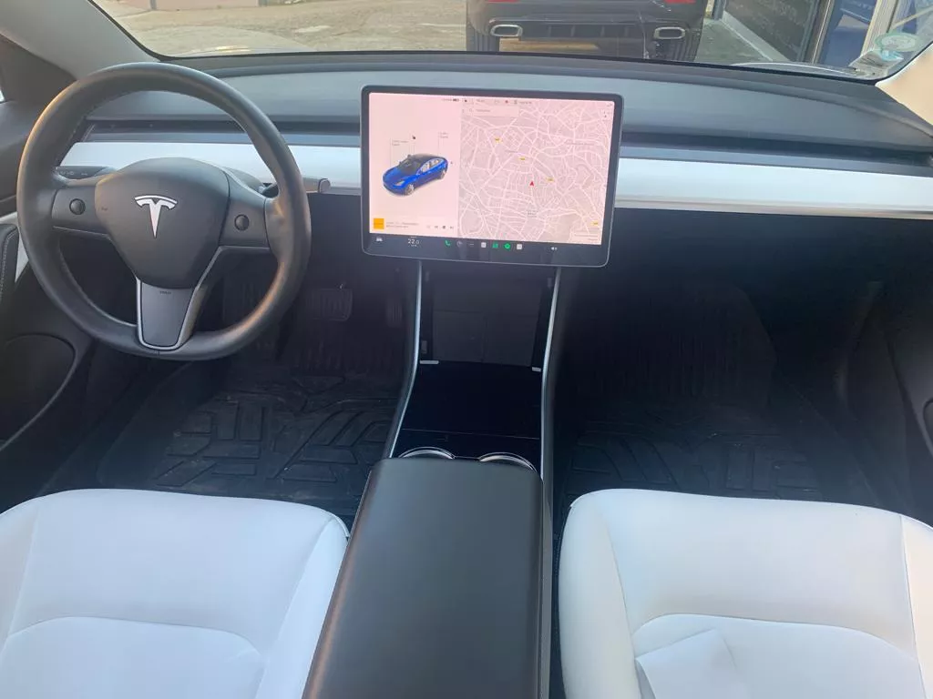 Photo de TESLA MODEL 3