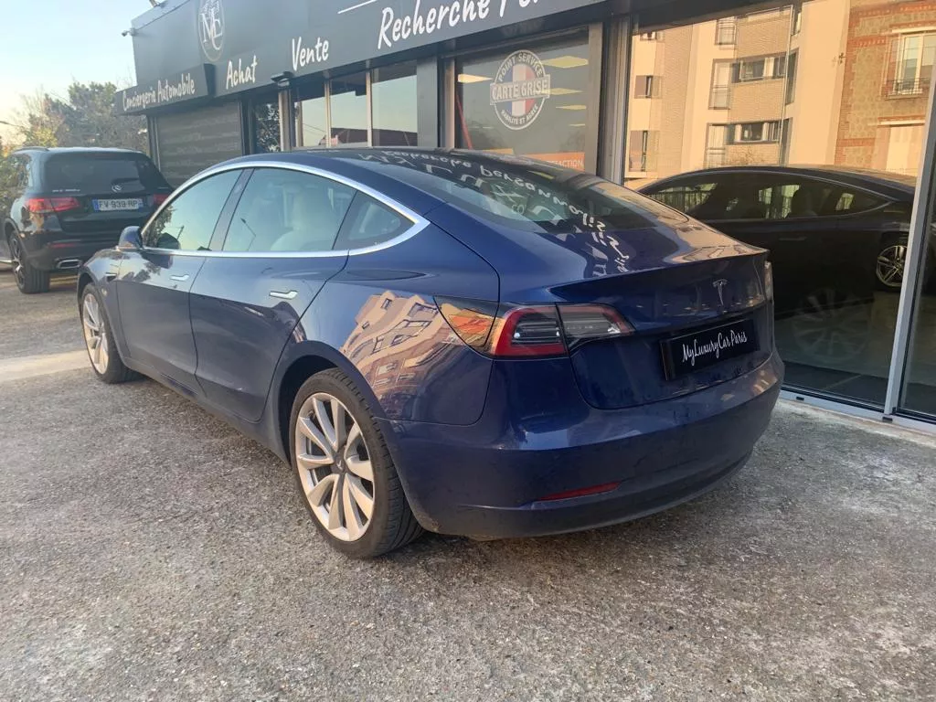 Photo de TESLA MODEL 3