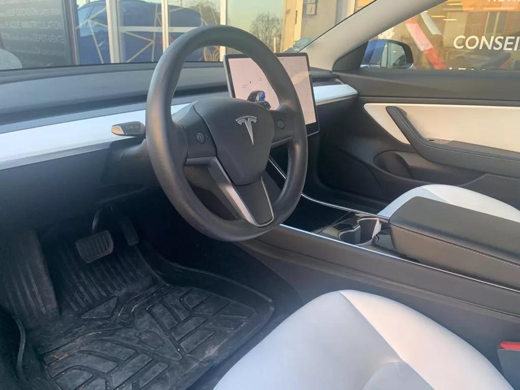 Photo de TESLA MODEL 3