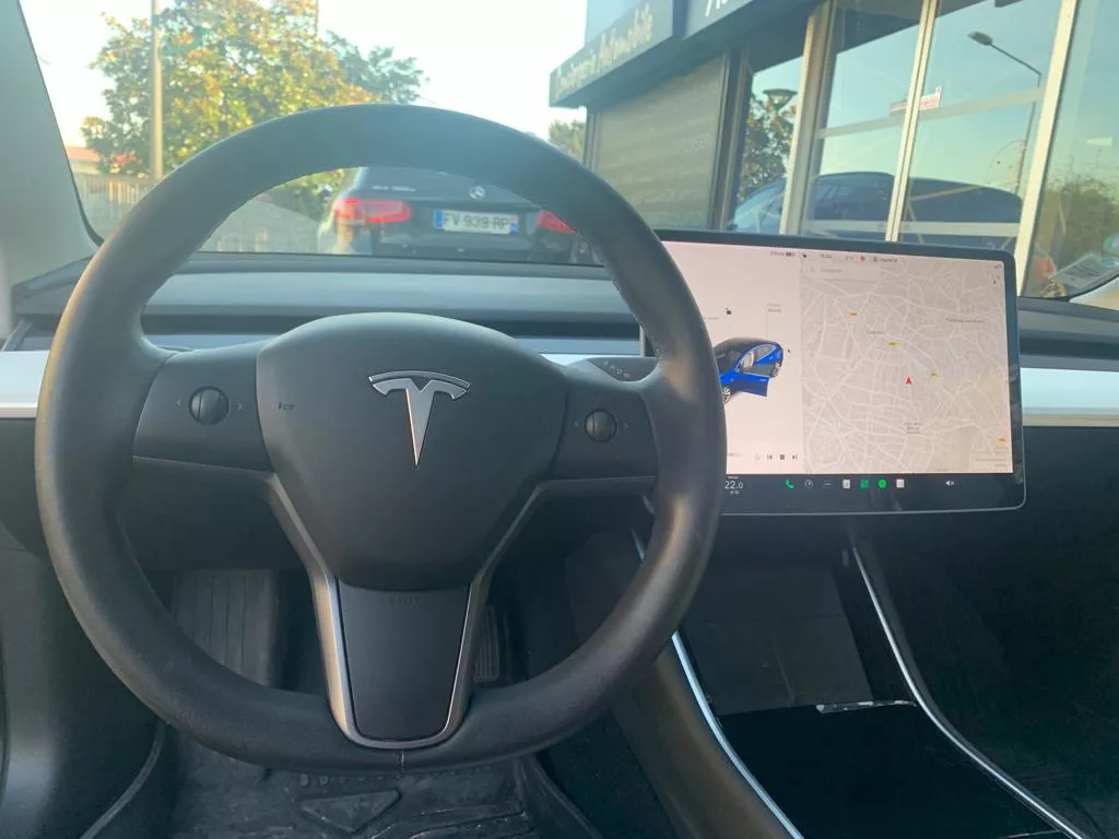 Photo de TESLA MODEL 3