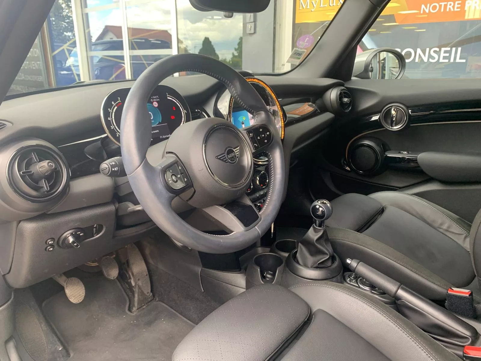 Photo de MINI HATCH 5 PORTES F55 LCI