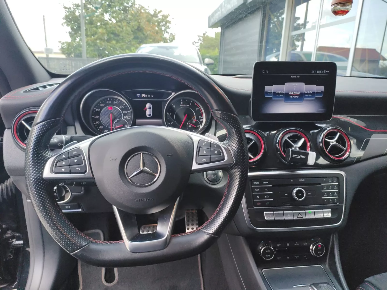 Photo de MERCEDES CLASSE CLA