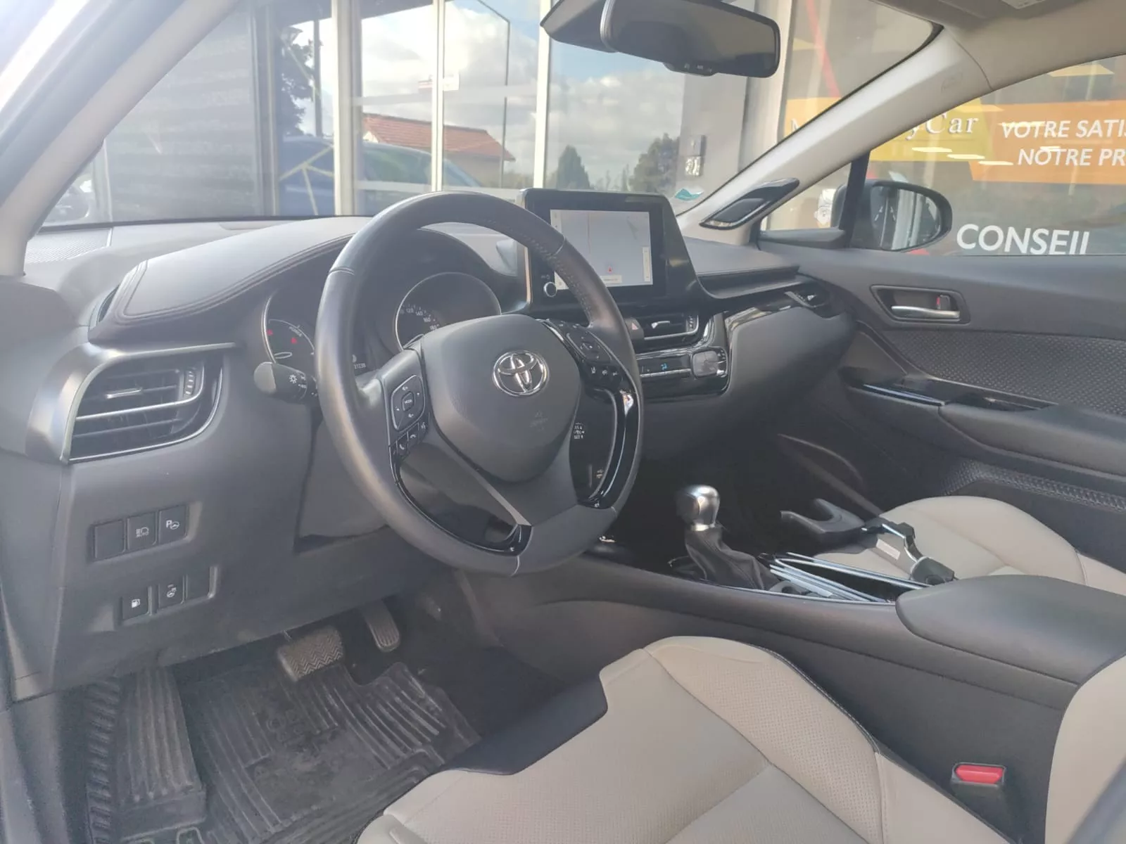 Photo de TOYOTA C-HR HYBRIDE MY22