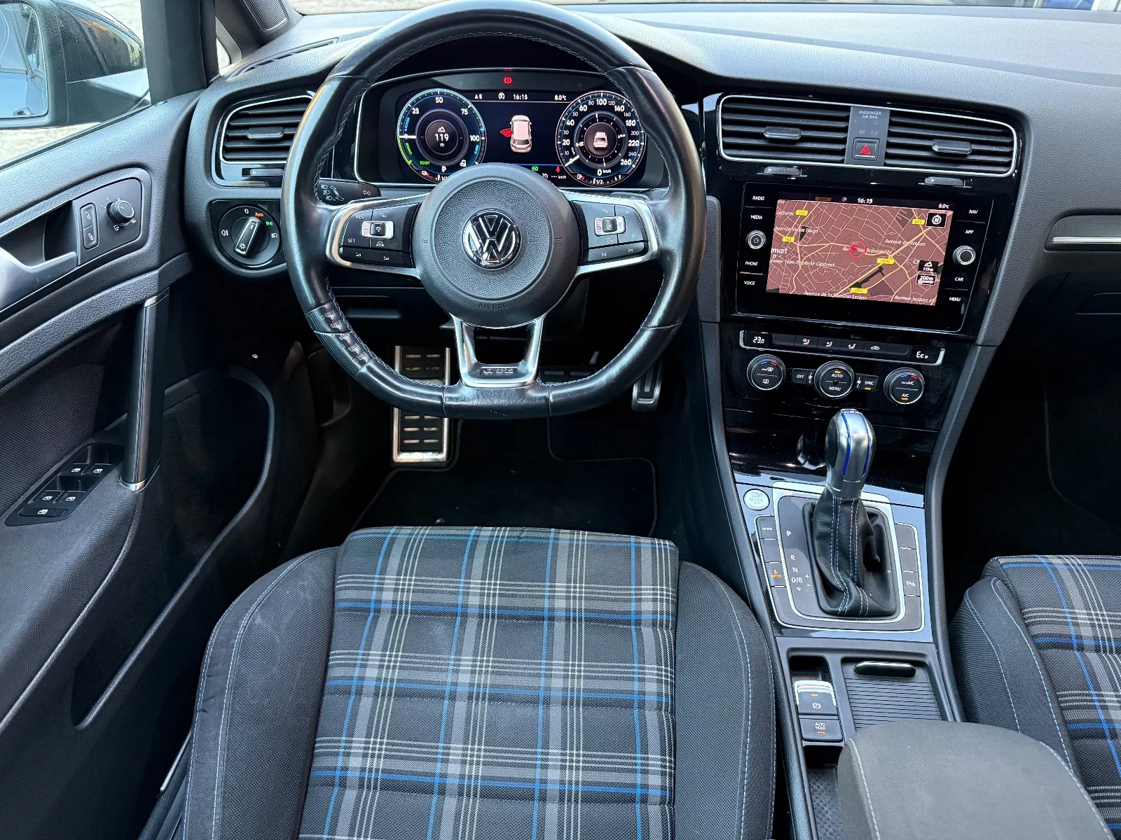 Photo de VOLKSWAGEN GOLF