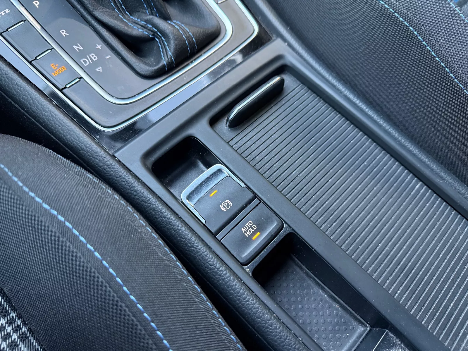 Photo de VOLKSWAGEN GOLF