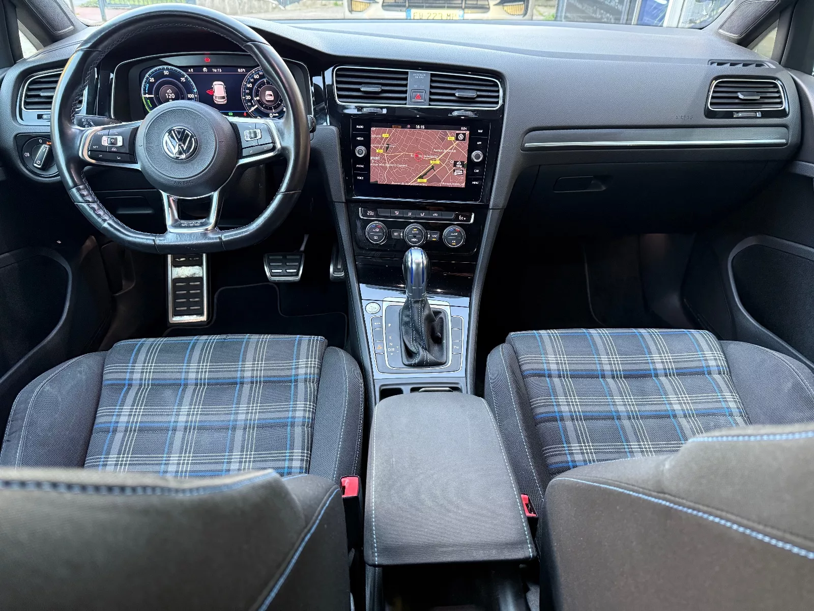 Photo de VOLKSWAGEN GOLF