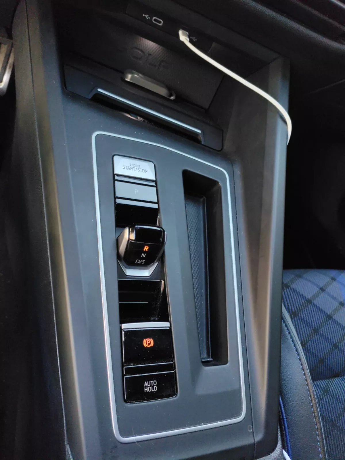 Photo de VOLKSWAGEN GOLF