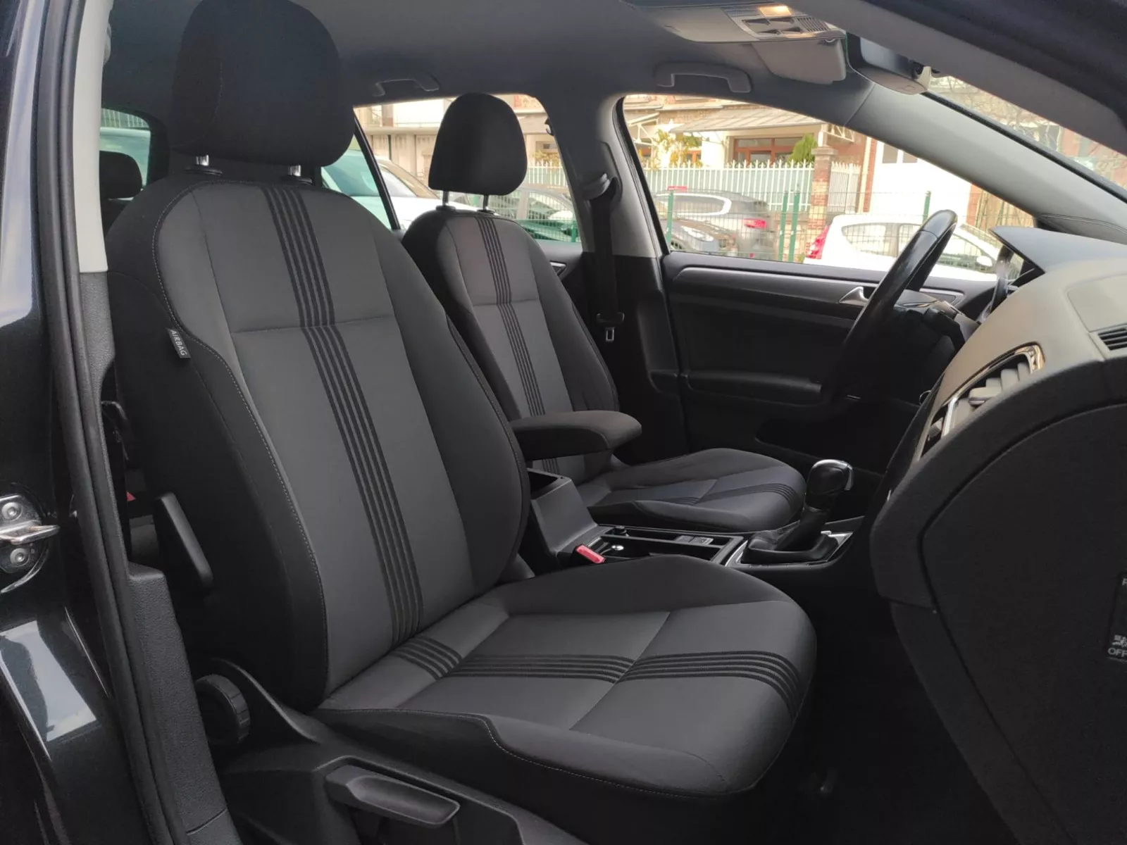 Photo de VOLKSWAGEN GOLF