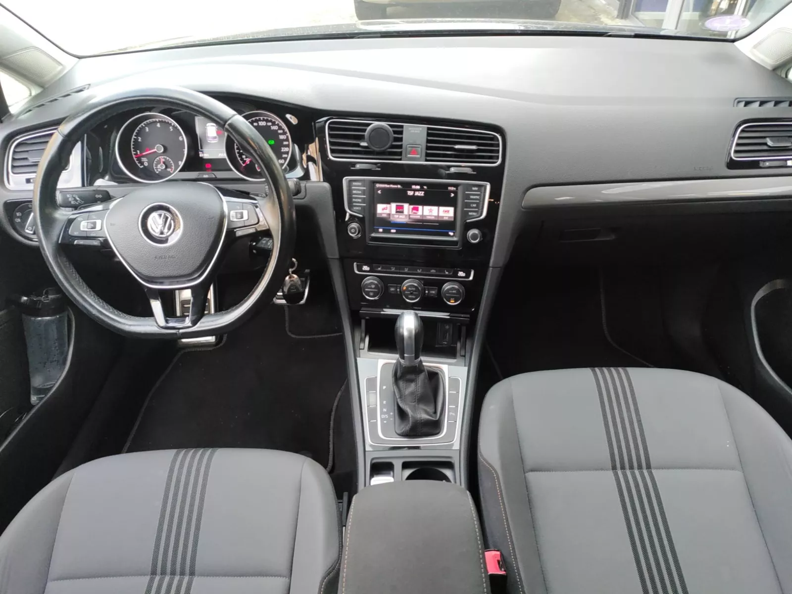 Photo de VOLKSWAGEN GOLF