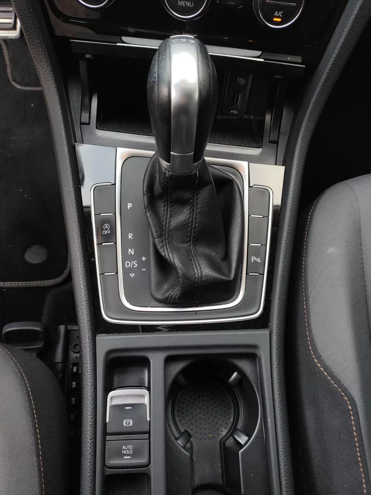 Photo de VOLKSWAGEN GOLF