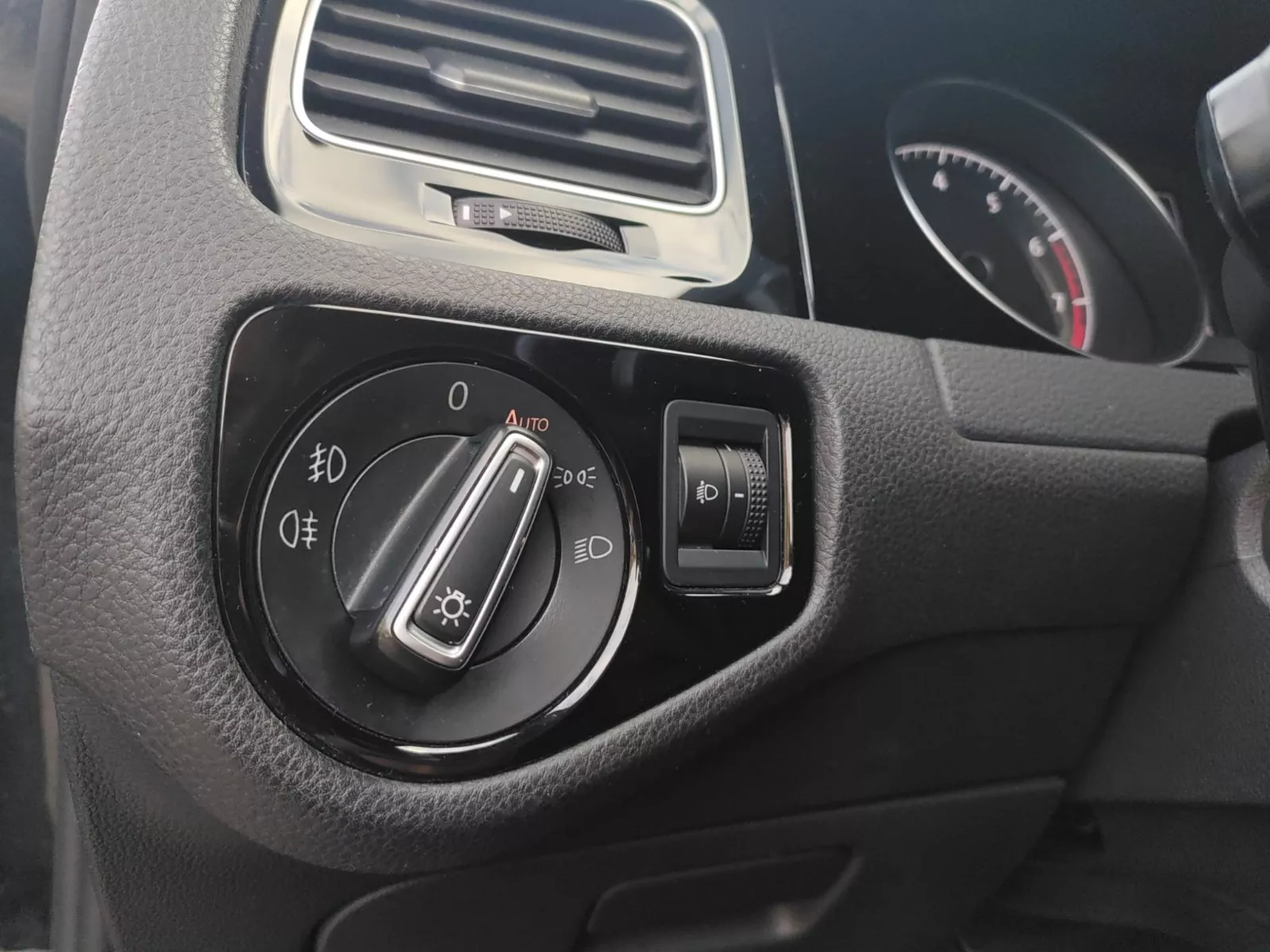 Photo de VOLKSWAGEN GOLF