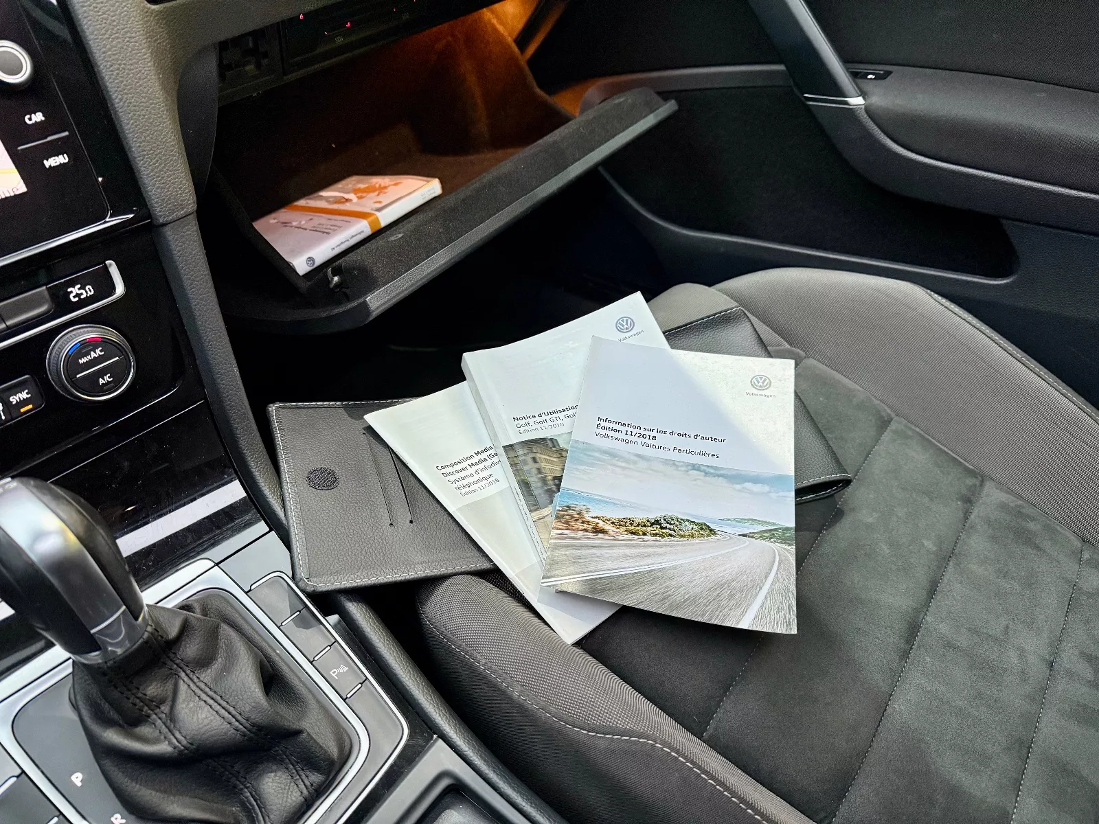 Photo de VOLKSWAGEN GOLF