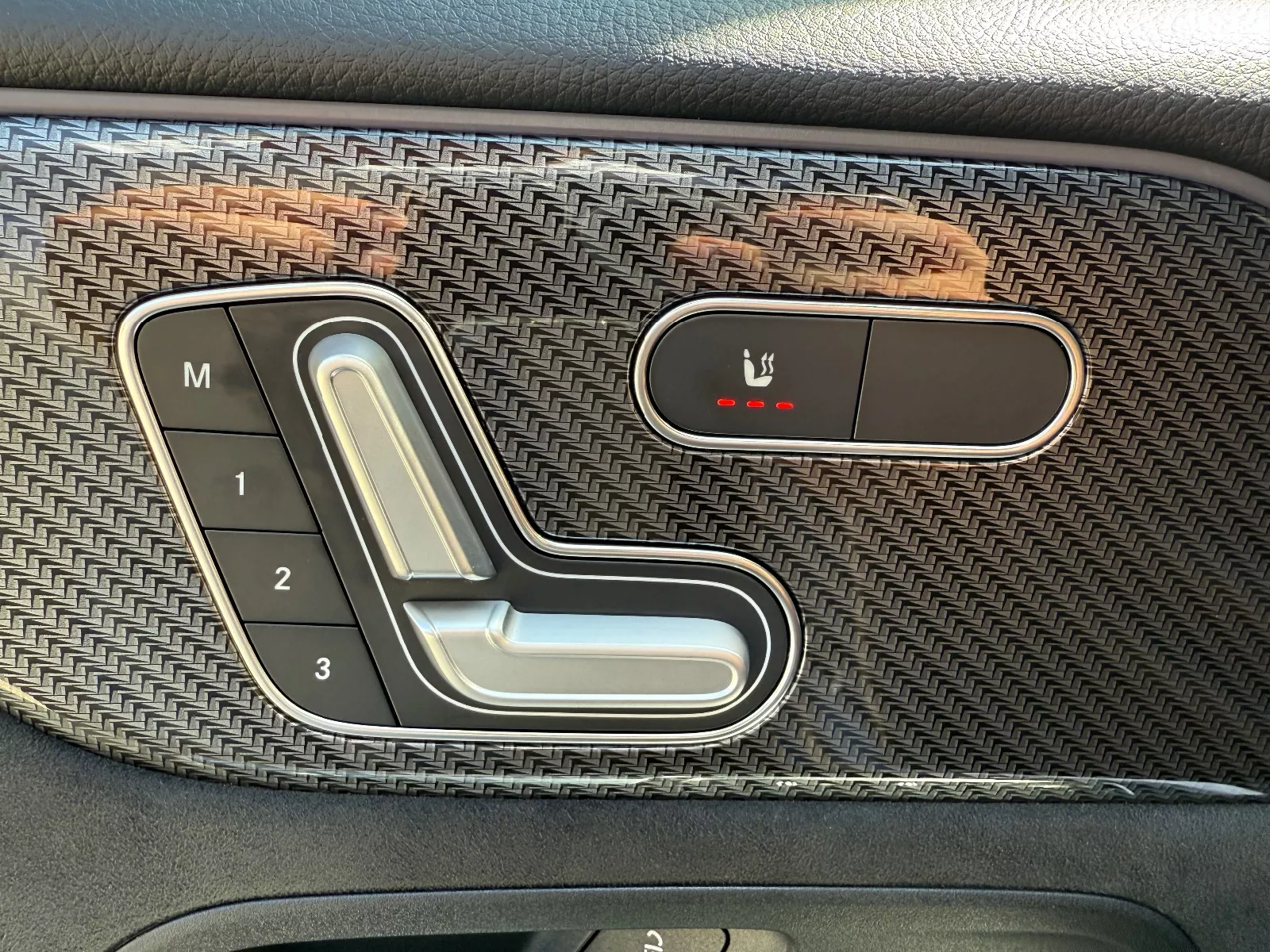 Photo de MERCEDES GLB