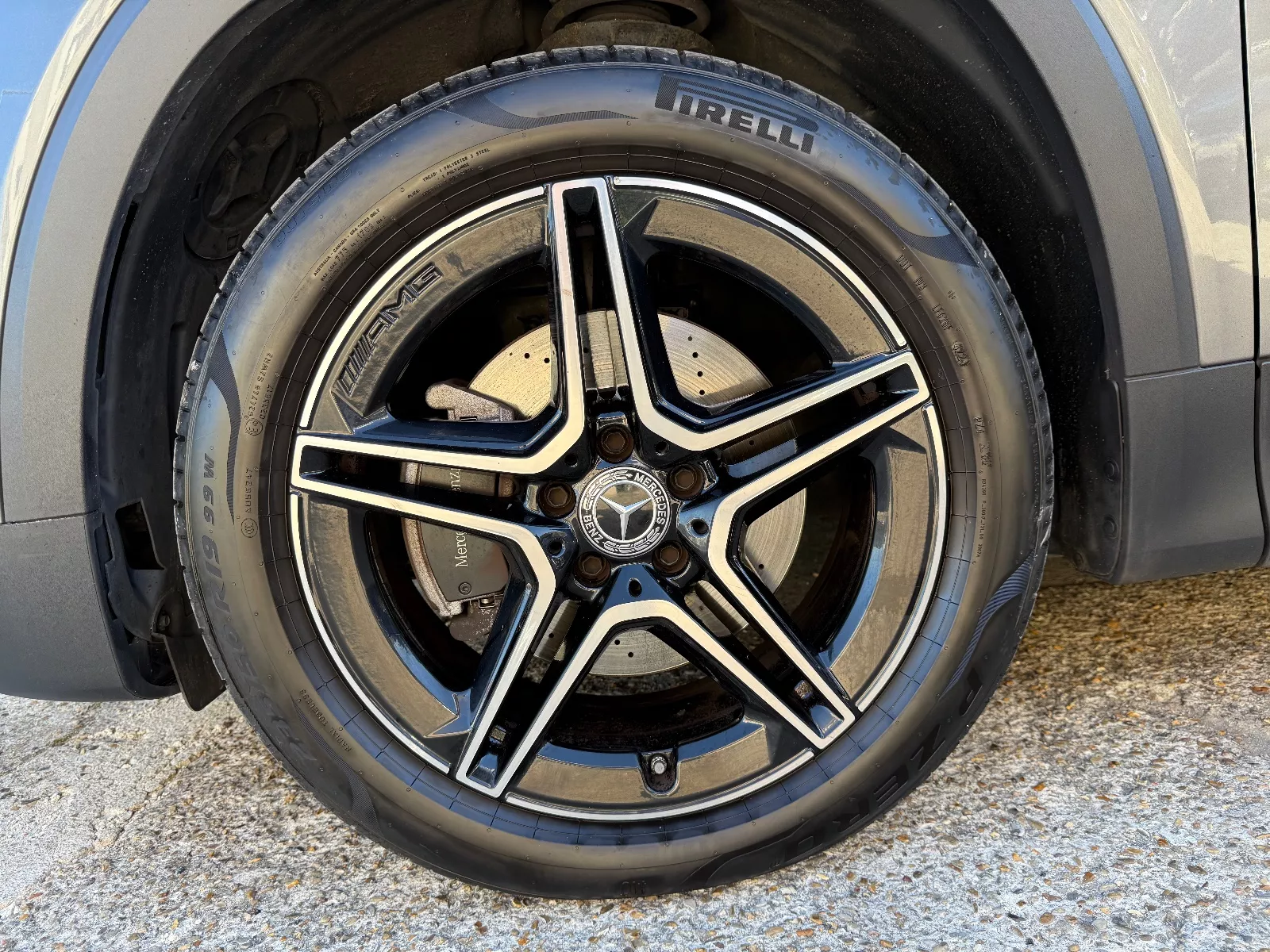 Photo de MERCEDES GLB