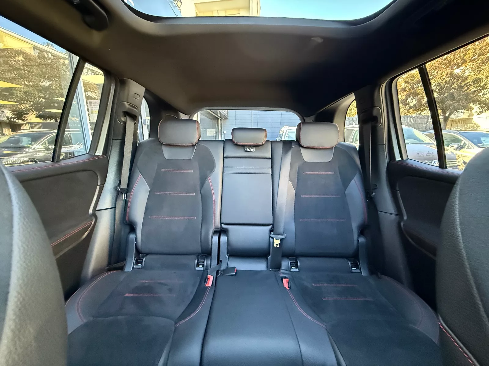 Photo de MERCEDES GLB