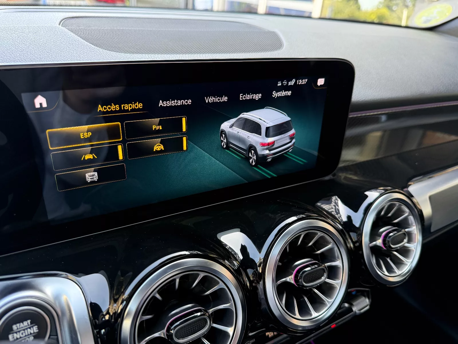 Photo de MERCEDES GLB