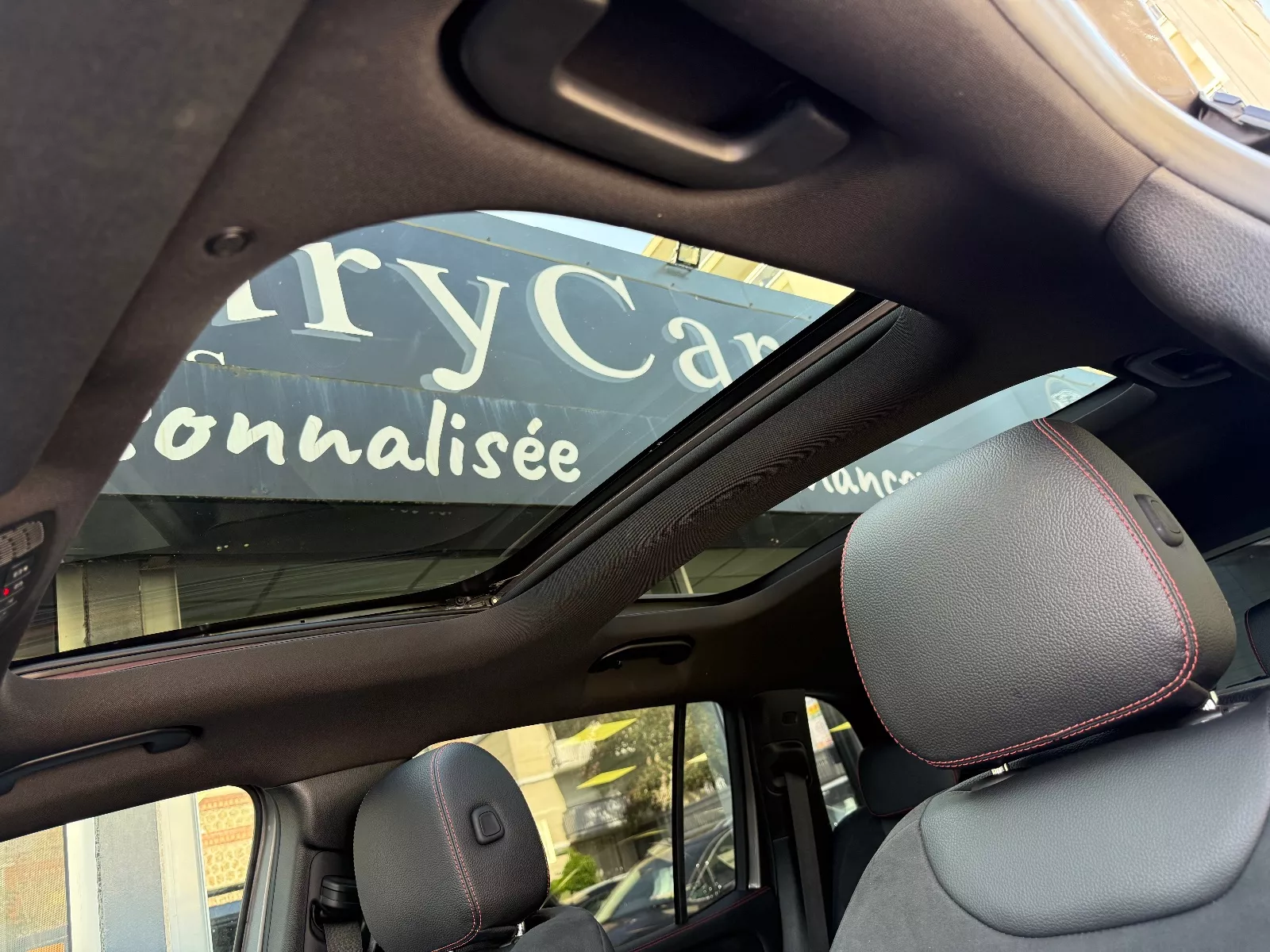 Photo de MERCEDES GLB