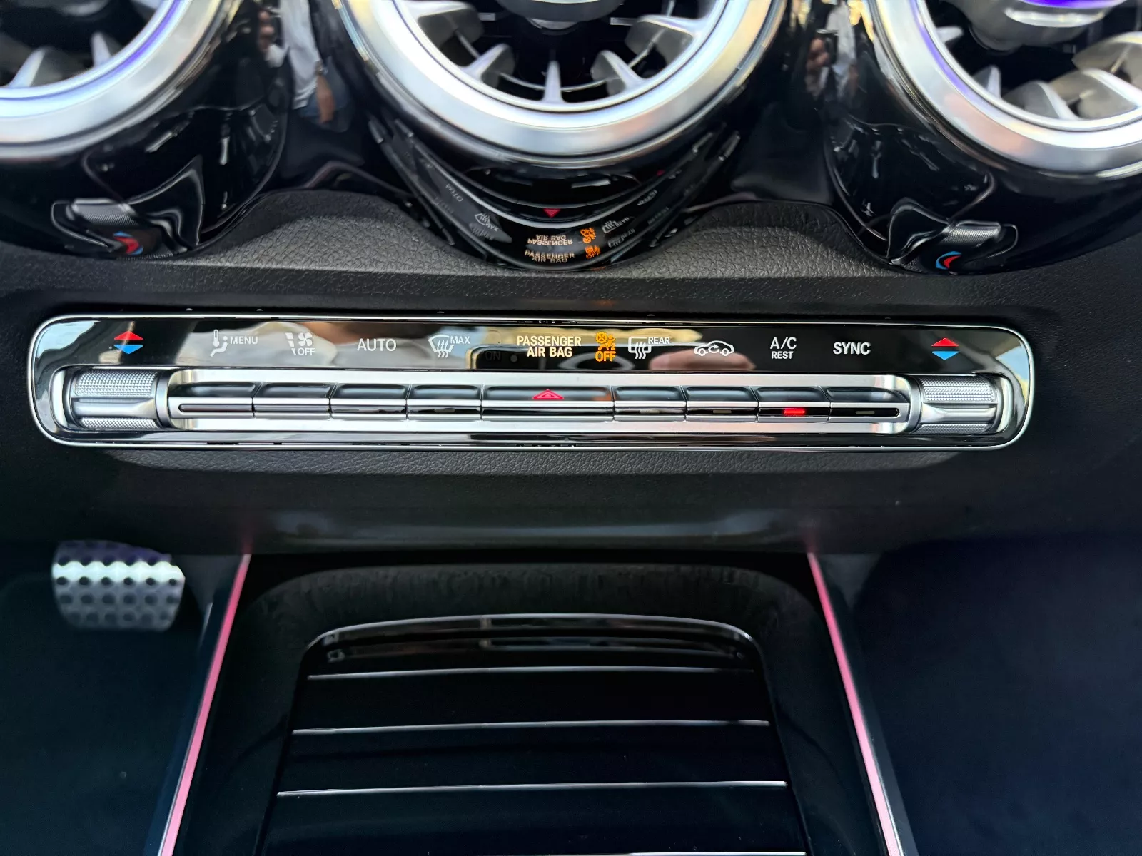 Photo de MERCEDES GLB