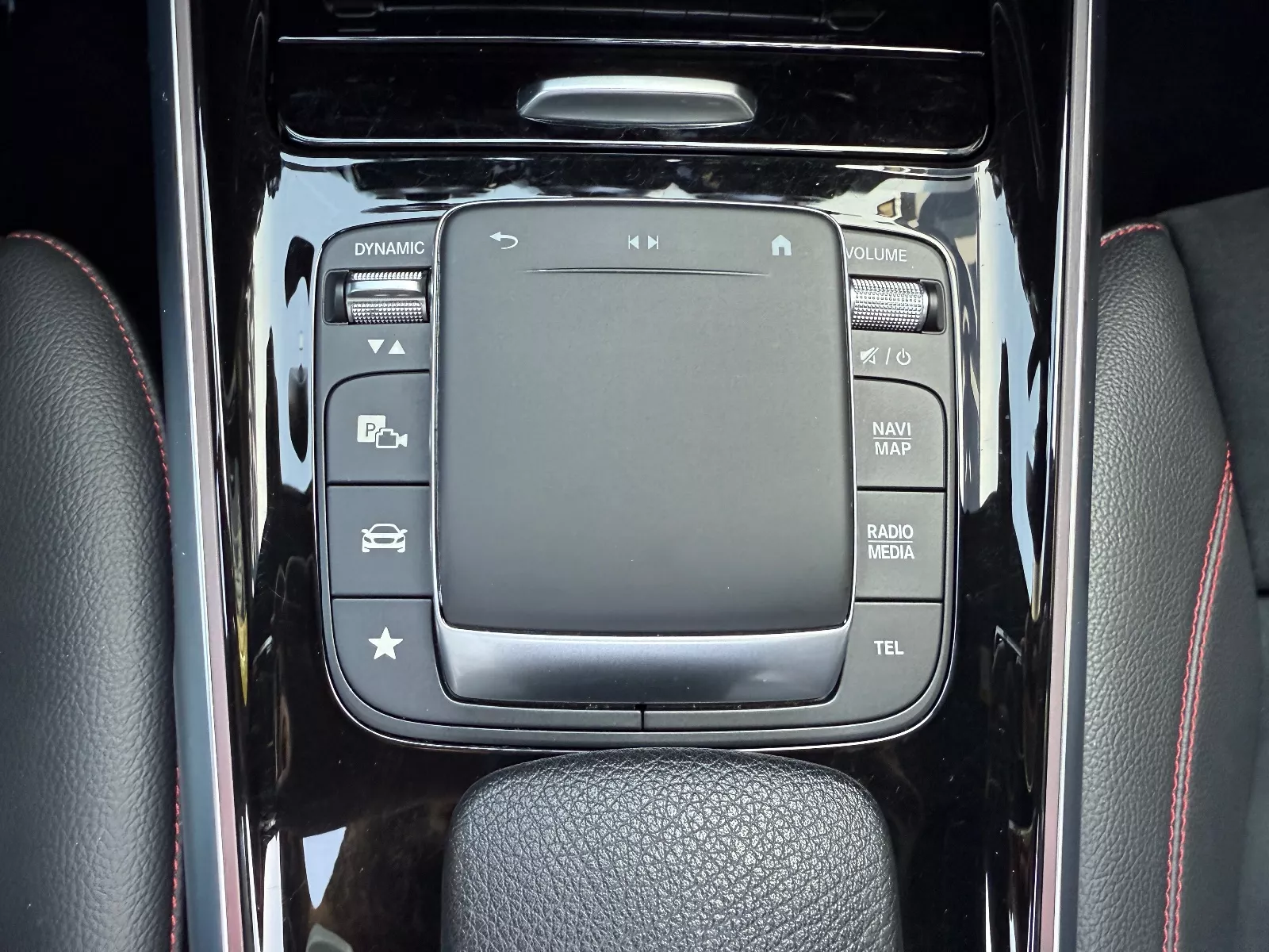 Photo de MERCEDES GLB