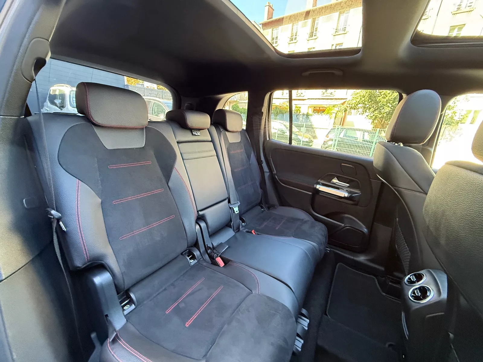 Photo de MERCEDES GLB