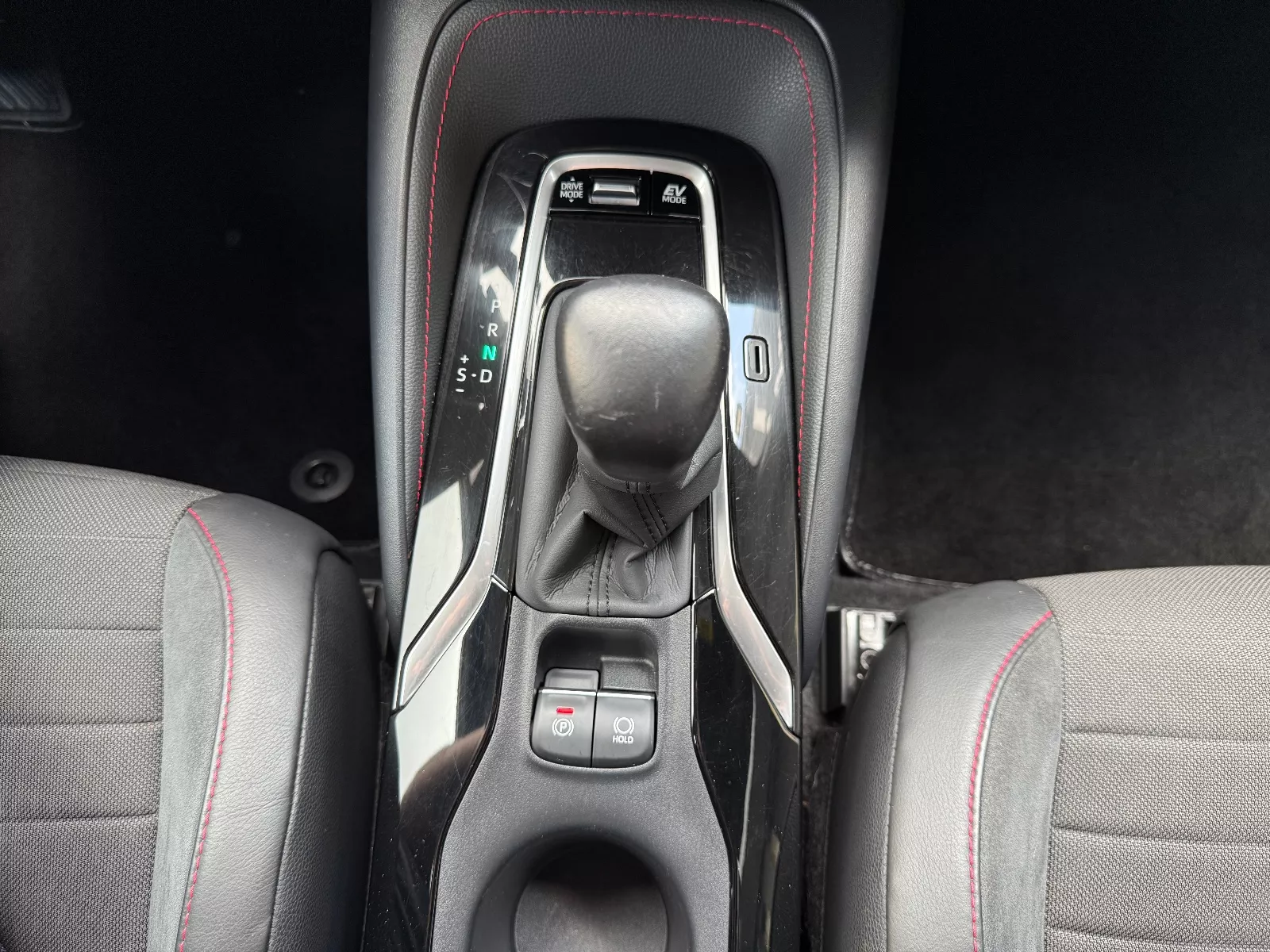 Photo de TOYOTA COROLLA TOURING SPORTS HYBRIDE