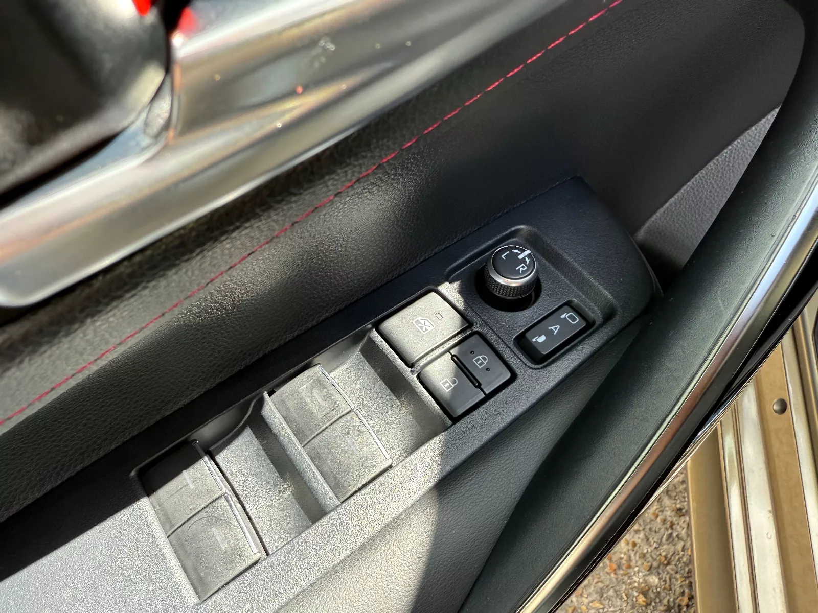 Photo de TOYOTA COROLLA TOURING SPORTS HYBRIDE