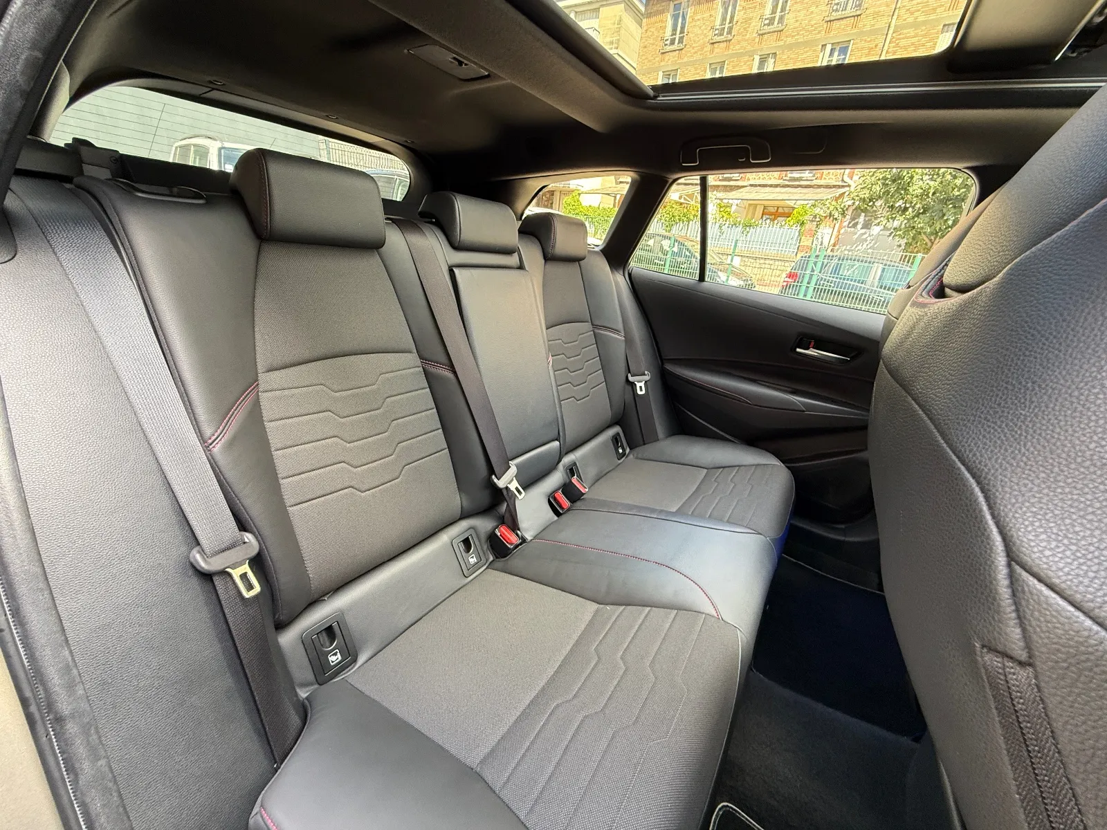 Photo de TOYOTA COROLLA TOURING SPORTS HYBRIDE MY22