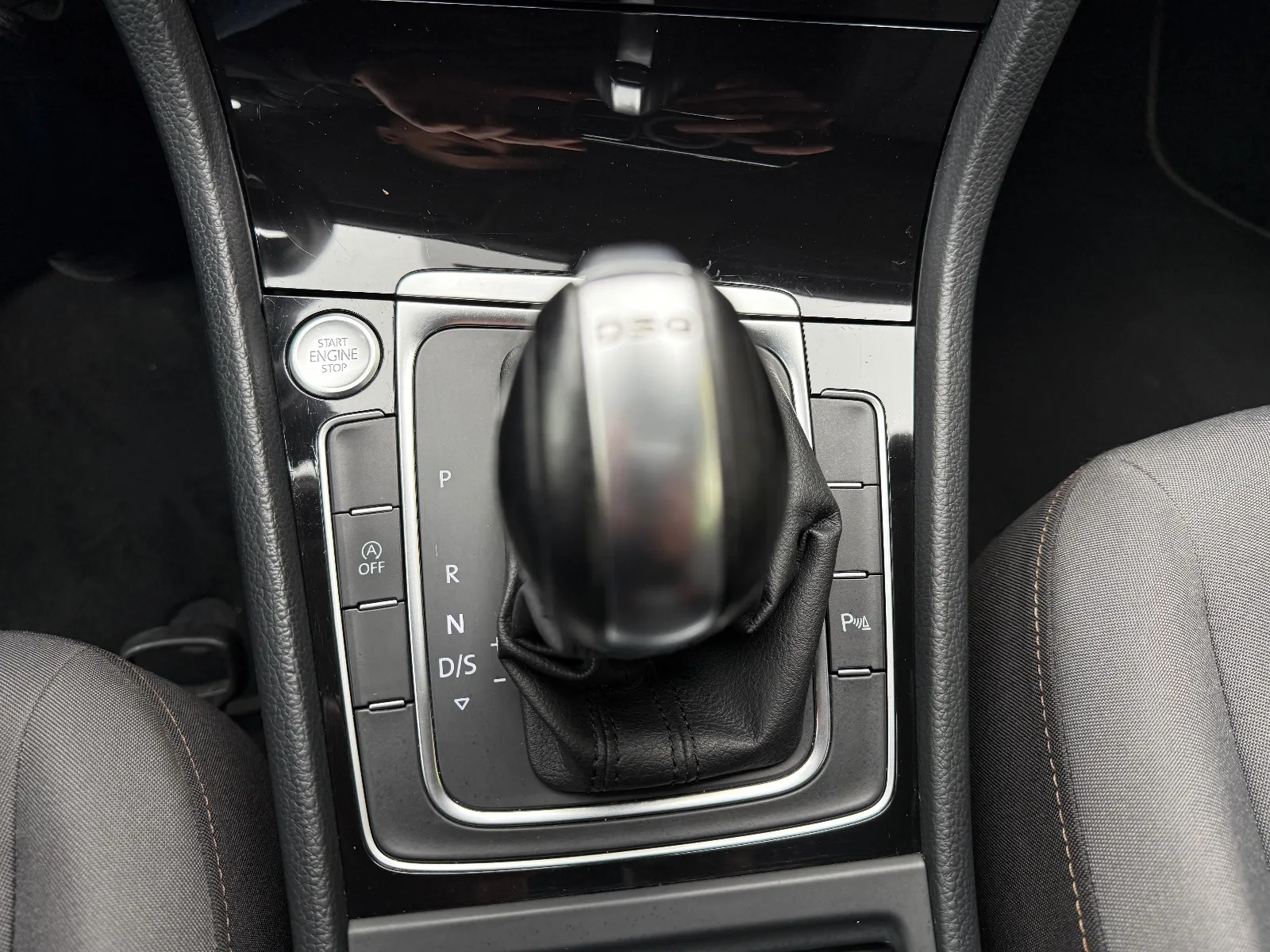 Photo de VOLKSWAGEN GOLF