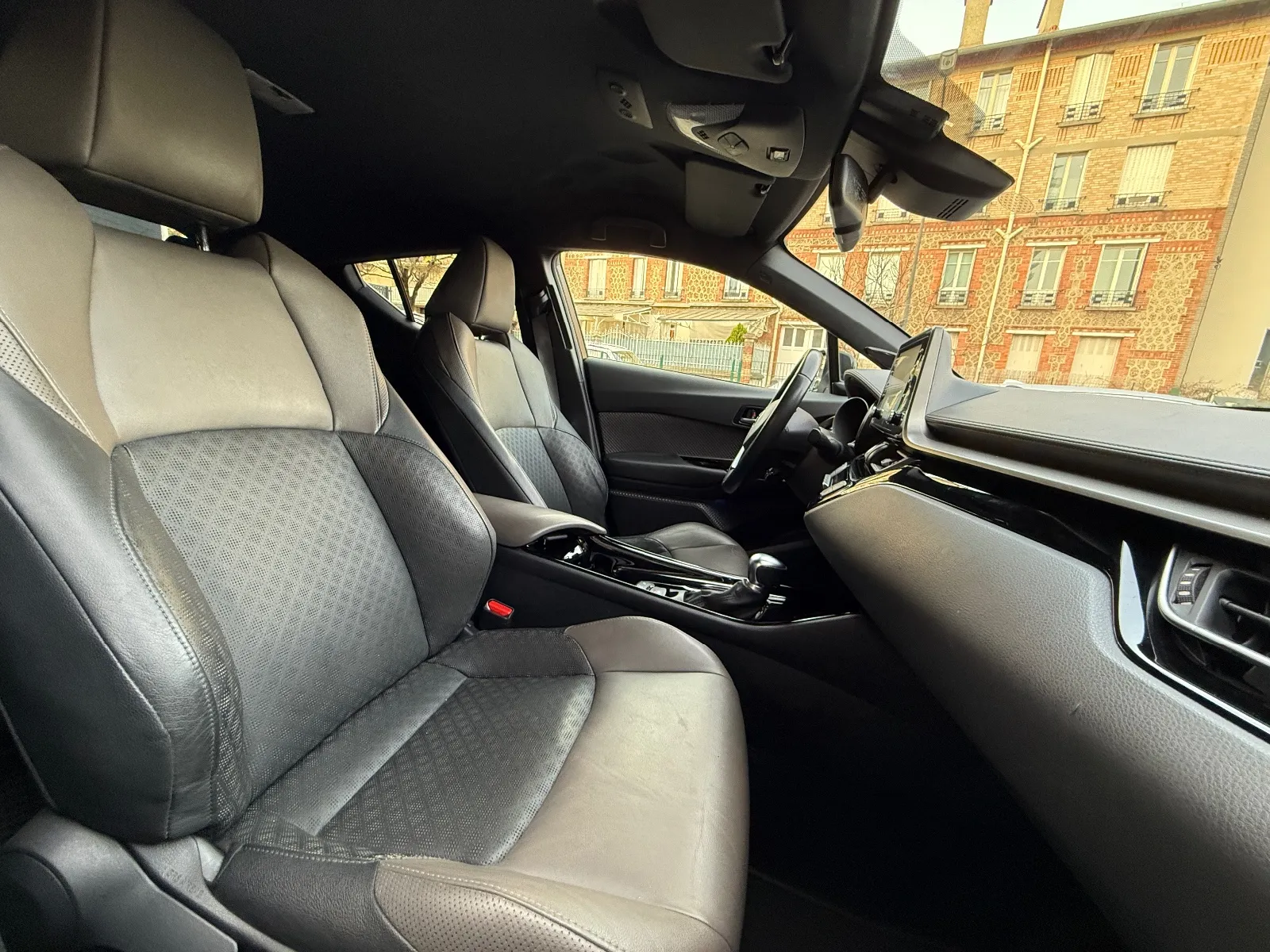 Photo de TOYOTA C-HR HYBRIDE MY22