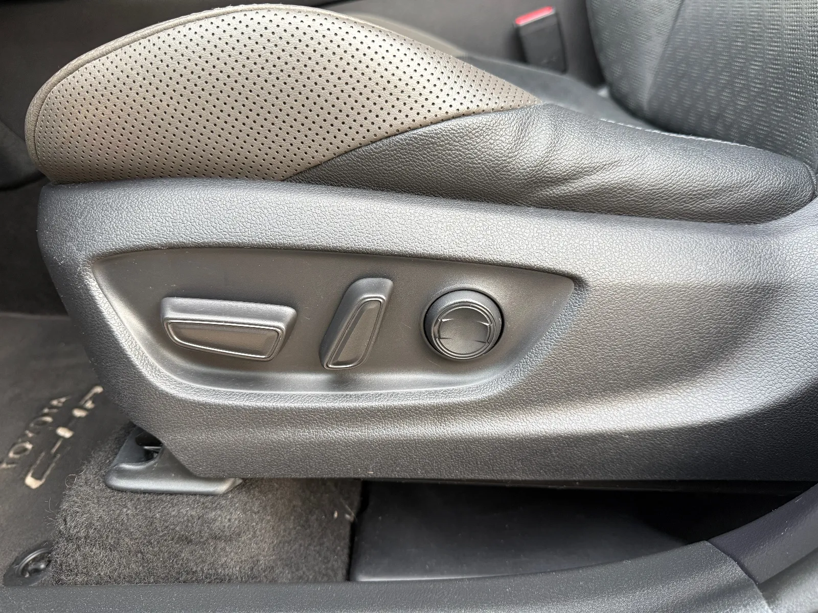 Photo de TOYOTA C-HR HYBRIDE MY22