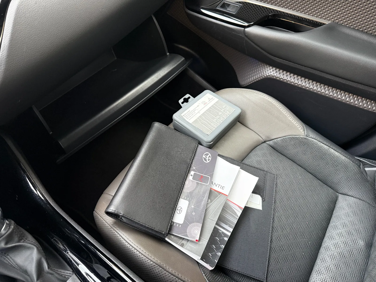 Photo de TOYOTA C-HR HYBRIDE MY22