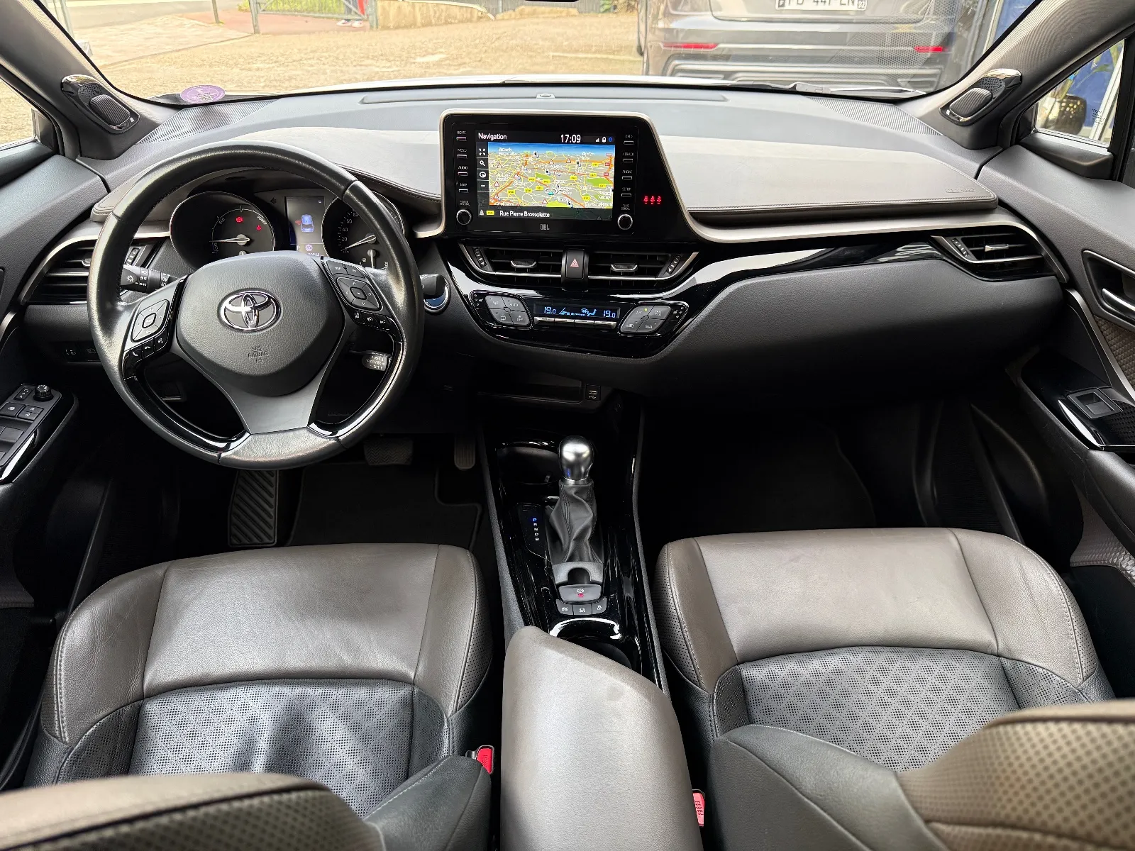 Photo de TOYOTA C-HR HYBRIDE MY22