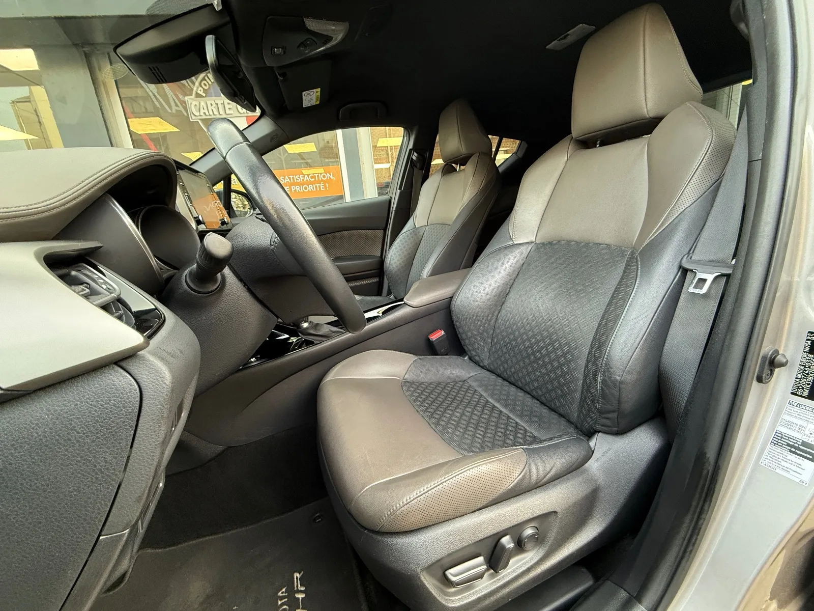 Photo de TOYOTA C-HR HYBRIDE MY22