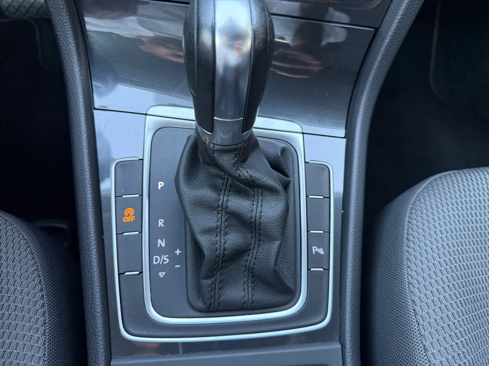 Photo de VOLKSWAGEN GOLF