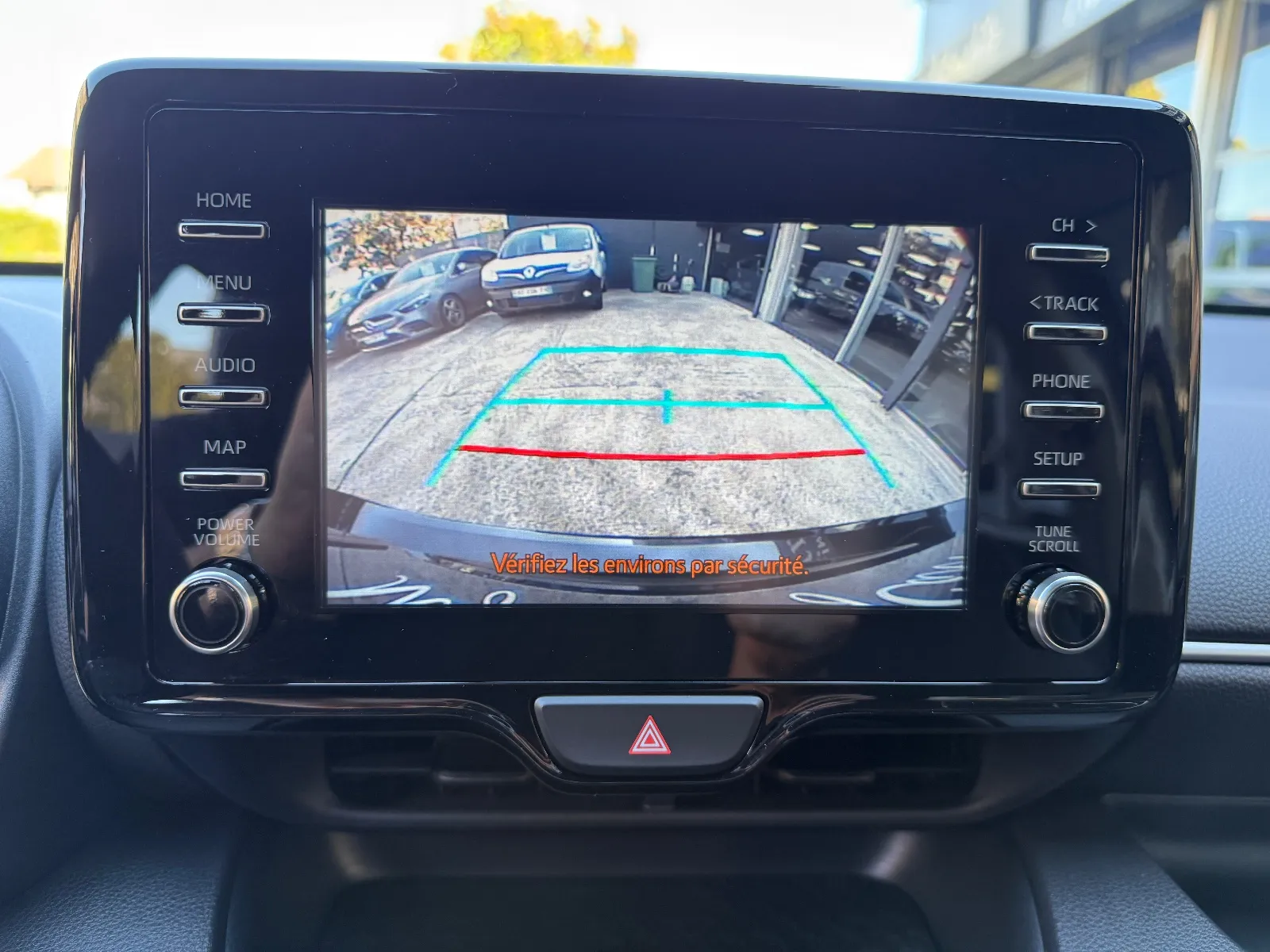 Photo de TOYOTA YARIS PRO HYBRIDE MY22
