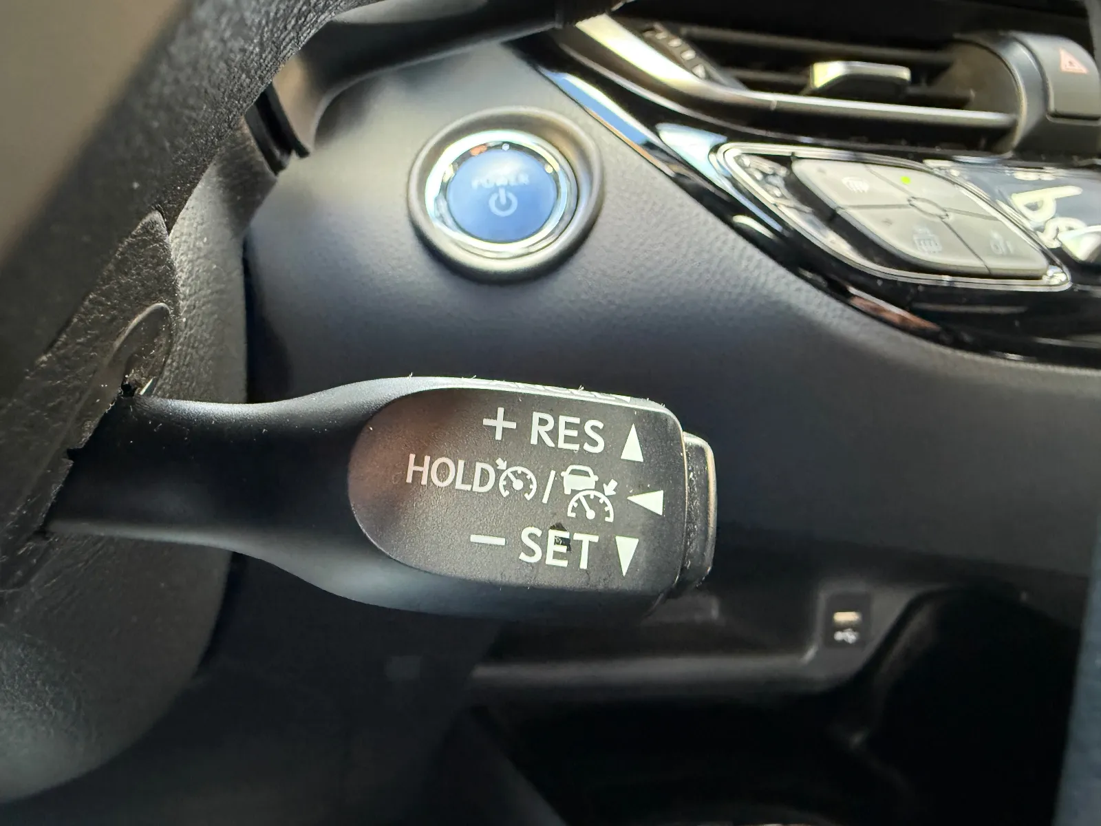 Photo de TOYOTA C-HR HYBRIDE MY22