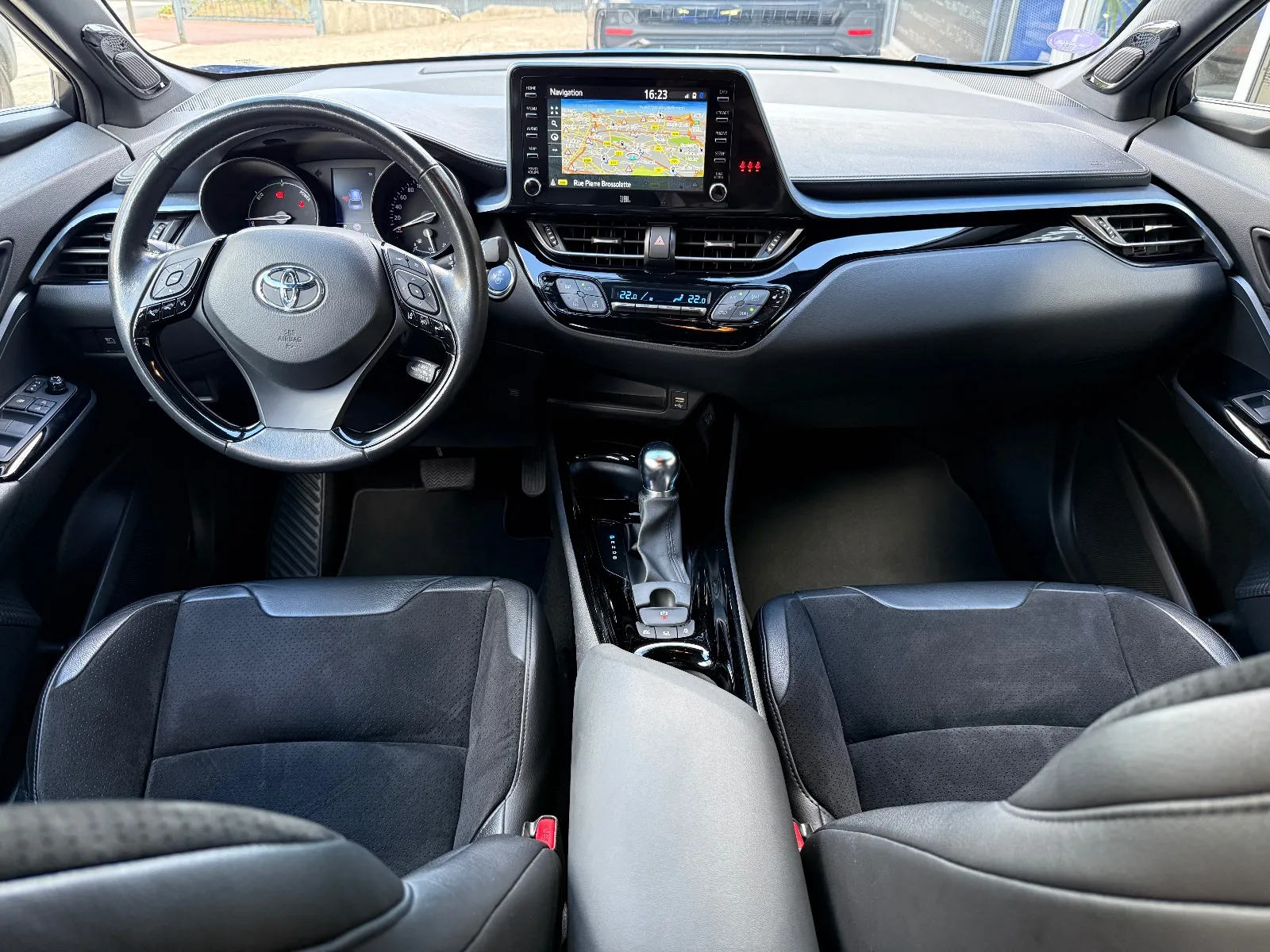 Photo de TOYOTA C-HR HYBRIDE MY22