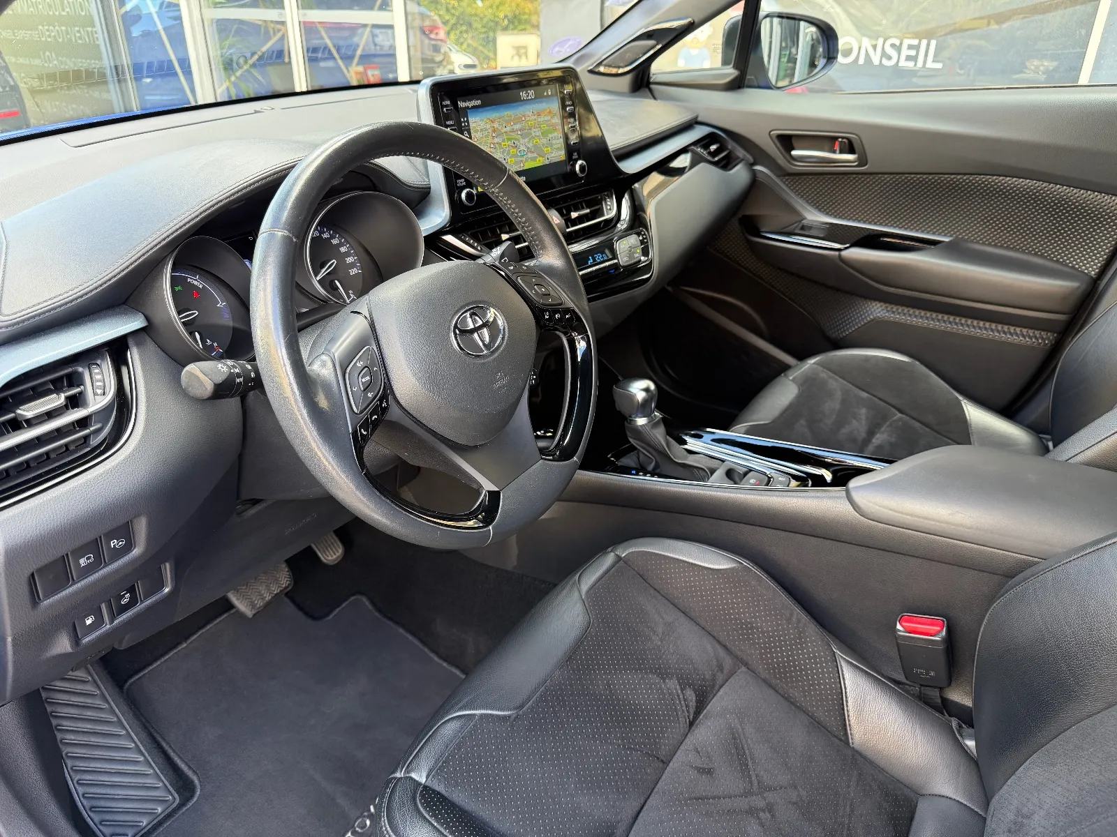 Photo de TOYOTA C-HR HYBRIDE MY22