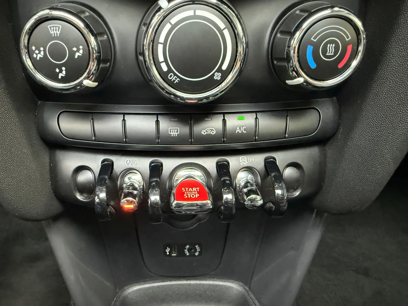 Photo de MINI HATCH 3 PORTES F56