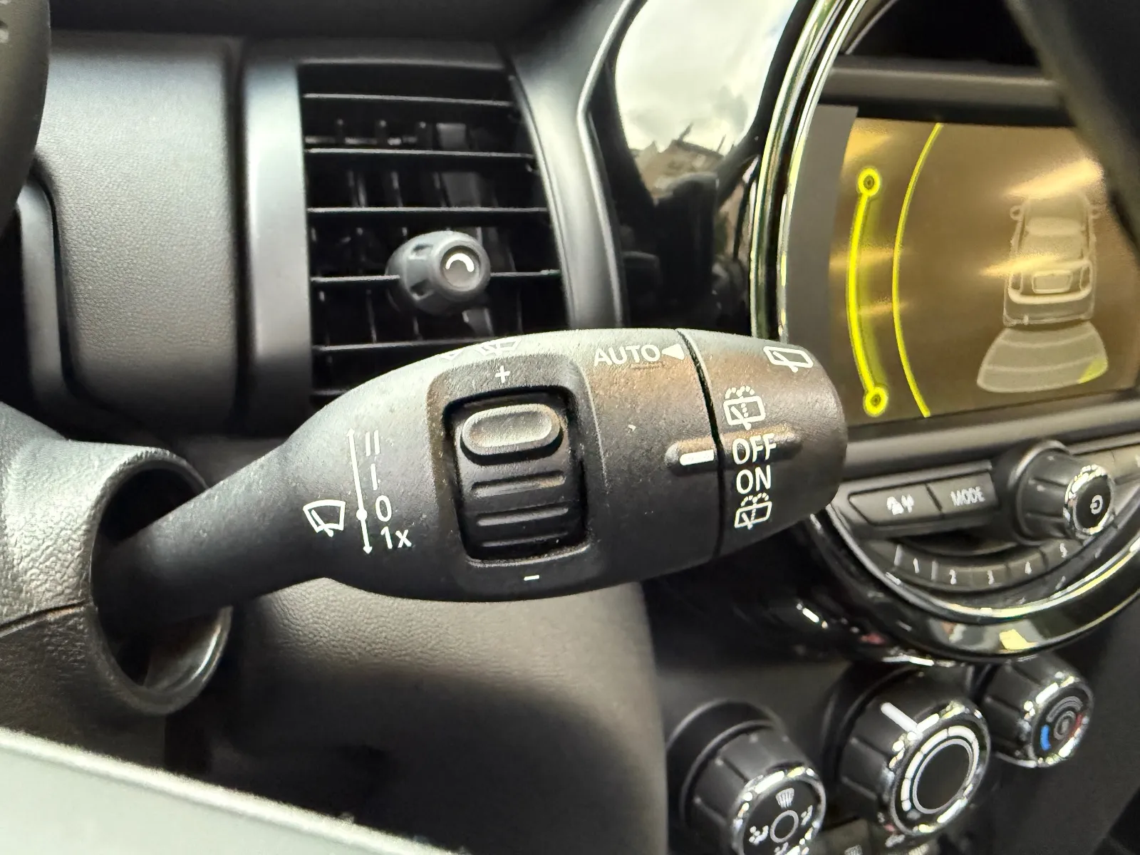Photo de MINI HATCH 3 PORTES F56