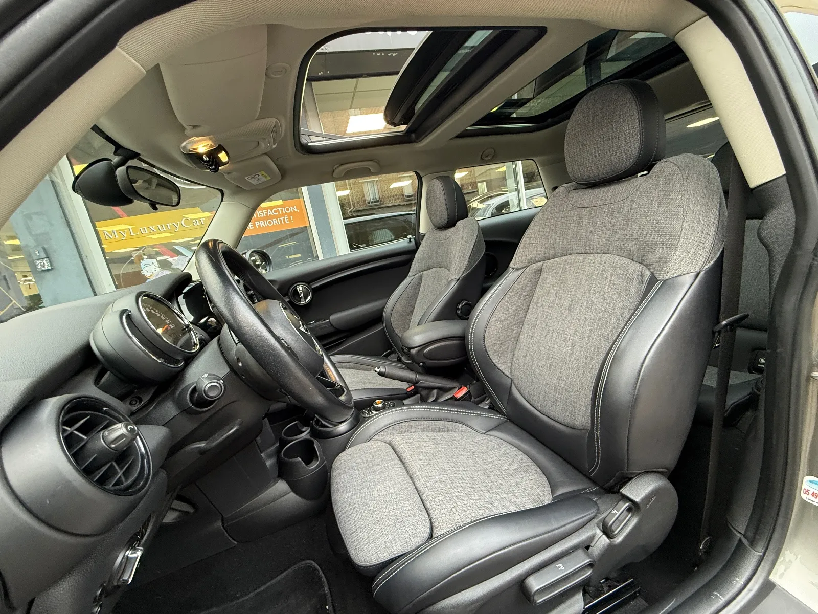Photo de MINI HATCH 3 PORTES F56